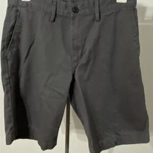 GAP khaki lift in men’s size 32×11 chinos shorts dark gray 100% cotton
